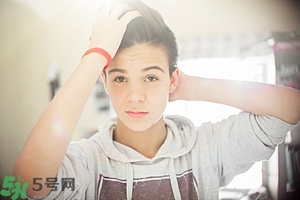 熬夜眼睛腫了怎么辦？熬夜眼睛紅了怎么辦？