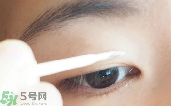 單眼皮怎么變雙眼皮了？單眼皮上面有一條線