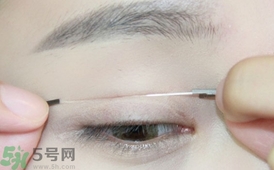 單眼皮怎么變雙眼皮了？單眼皮上面有一條線