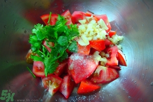 夏天秋葵怎么做好吃？秋葵在夏天怎么做？