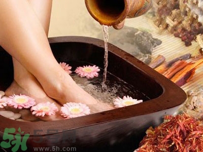 洪水泡過(guò)的腳會(huì)怎么樣?洪水泡過(guò)的腳怎么辦? 洪水泡過(guò)的腳會(huì)怎么樣?洪水泡過(guò)的腳怎么辦?