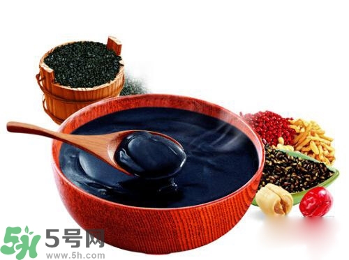 燙頭發(fā)后頭發(fā)干枯怎么辦？解決燙發(fā)后頭發(fā)干枯問(wèn)題