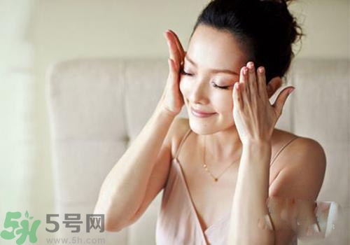 肌底液和精華液有什么區(qū)別？肌底液和精華液的區(qū)別