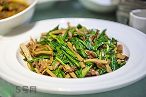 隔夜的韭菜能吃嗎？韭菜炒熟后第二天能吃嗎？