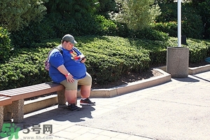 拜拜肉是怎么形成的？蝴蝶袖是怎么引起的？