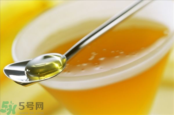 蜂蜜放久了有酒味是怎么回事？蜂蜜有酒味還能喝嗎？