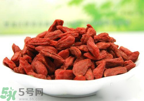 枸杞放久了變濕了可以吃嗎？枸杞放久了變黏了可以吃嗎？