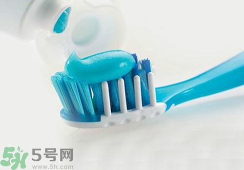 牙膏含氟好不好？牙膏含氟好還是不含氟好？