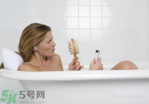 夏天一天洗幾次澡比較好？夏天一天洗幾次澡比較養(yǎng)生？