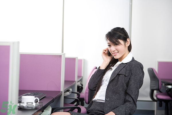 耳機(jī)接電話輻射大嗎？用耳機(jī)減少輻射是真的嗎？