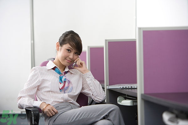 耳機接電話輻射大嗎？用耳機減少輻射是真的嗎？