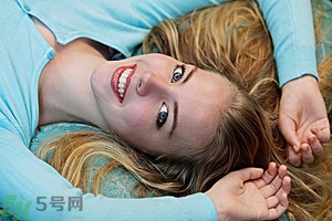 15歲女生接吻會懷孕嗎？女生和男生舌吻會懷孕嗎？