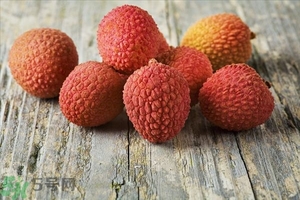 荔枝吃多了會(huì)上火嗎?怎么吃荔枝不上火？