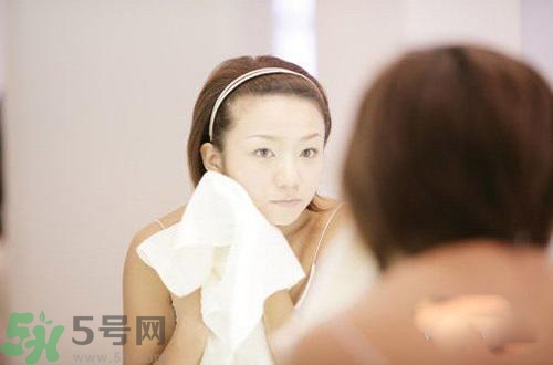 眼妝暈妝怎么辦？解救眼妝暈妝的方法