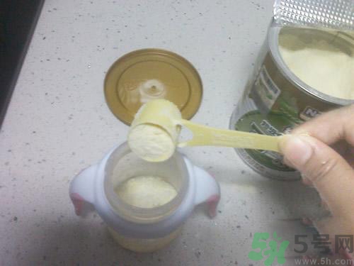 怎么判斷奶粉有沒有變質(zhì)？判斷奶粉變質(zhì)的方法