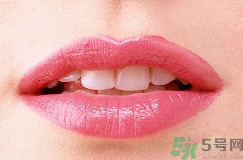 夏季嘴唇干燥怎么辦？夏季嘴唇解決方法
