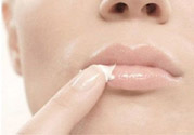 夏季嘴唇干燥怎么辦？夏季嘴唇解決方法