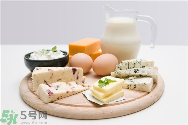 一天喝多少牛奶最好？牛奶一天喝多少合適？