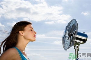 沒空調(diào)怎么讓屋里涼快？屋里沒空調(diào)怎么降溫？