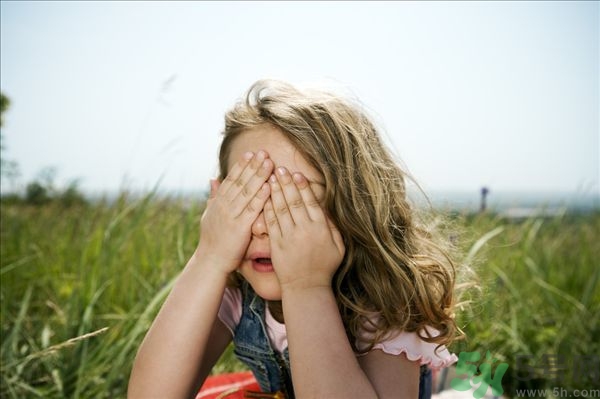 為什么看到男生會臉紅？看到男生會臉紅怎么辦？