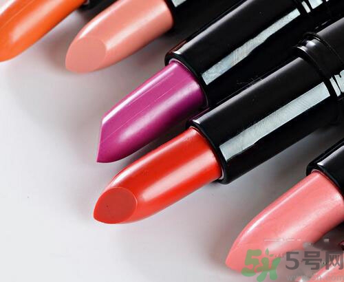 皮膚黑適合什么顏色的口紅？不同膚色怎么挑選口紅？