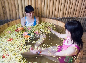 洗澡耳朵進(jìn)水了出不來(lái)怎么辦？洗澡時(shí)耳機(jī)進(jìn)水了怎么辦？