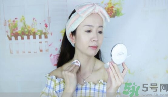 雪花秀致美潤(rùn)白氣墊粉底液有哪些色號(hào)？雪花秀致美潤(rùn)白氣墊粉底液試色