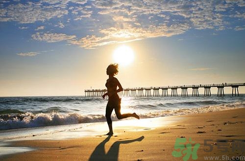 晨跑好還是夜跑好？早上跑步和晚上跑步哪個(gè)好？