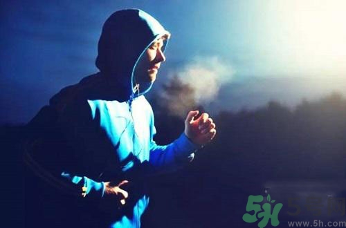 晨跑好還是夜跑好？早上跑步和晚上跑步哪個好？