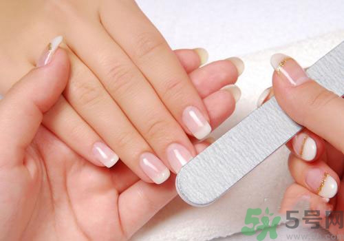 指甲長到肉里是怎么回事？指甲長到肉里怎么辦？