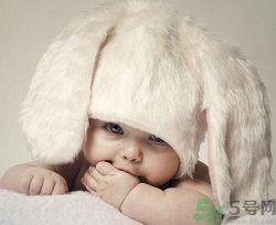 小孩指甲發(fā)白是怎么回事？小孩指甲發(fā)白怎么辦？