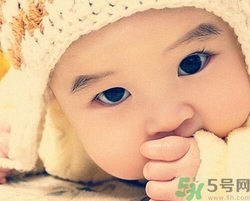 小孩指甲發(fā)白是怎么回事？小孩指甲發(fā)白怎么辦？