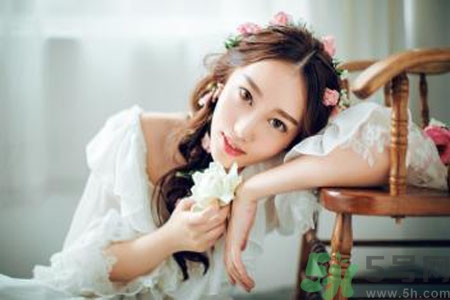 額頭上的痘痘一直好不了是什么原因？額頭上的痘痘一直好不了怎么辦？