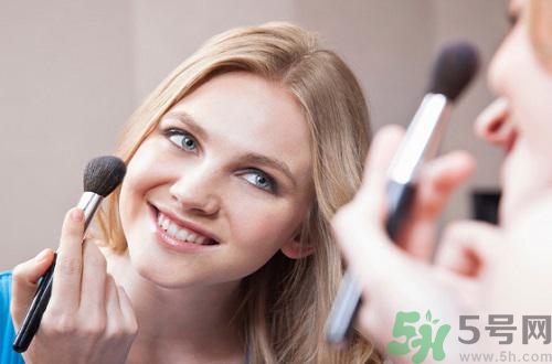 夏天出汗脫妝怎么辦？夏天出汗脫妝補(bǔ)救方法