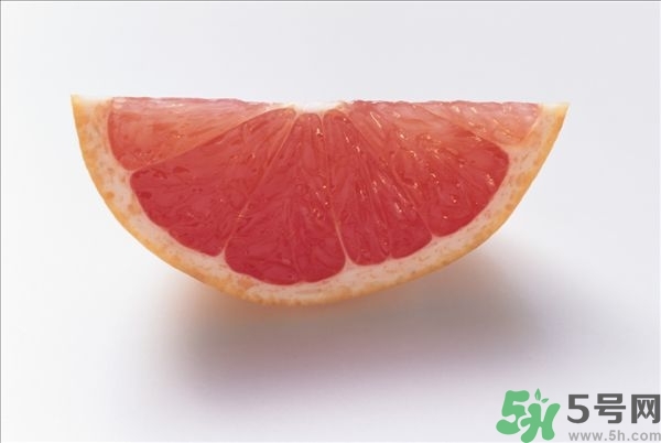 柚子的瓤是紅色正常嗎？柚子里面是紅色的能吃嗎？