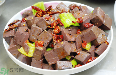 吃豬血拉大便是黑色的是怎么回事？吃豬血拉大便是黑色是在排毒嗎？