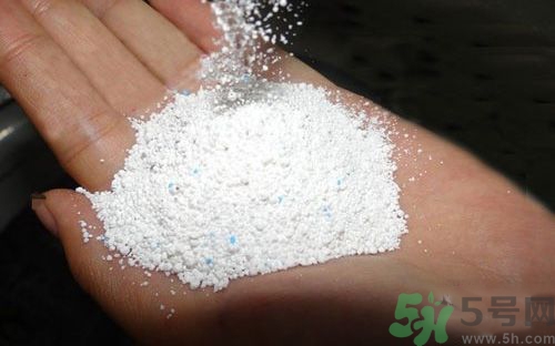 用洗衣粉手發(fā)熱是怎么回事？洗衣粉傷手怎么辦？