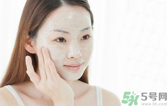 敷面膜前要用爽膚水嗎？敷面膜前要不要用爽膚水？