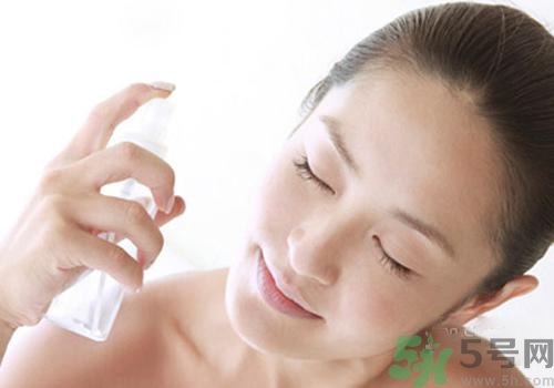 保濕噴霧什么時(shí)候用？保濕噴霧的使用注意事項(xiàng)