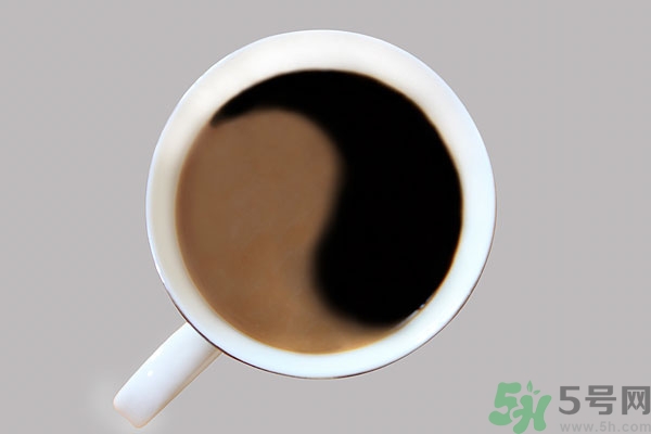 可樂能和咖啡一起喝嗎？咖啡和碳酸飲料能一起喝嗎？