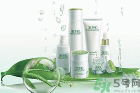 悅詩風(fēng)吟和佰草集哪個好？悅詩風(fēng)吟和佰草集分別適合什么膚質(zhì)年齡？