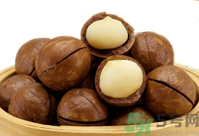 夏威夷果肉黏殼怎么辦？夏威夷果能放多久？