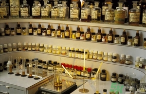 香水過敏了怎么辦？噴香水對身體有害嗎？