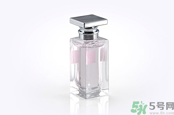 噴香水會(huì)導(dǎo)致不孕嗎？香水會(huì)影響生育嗎？