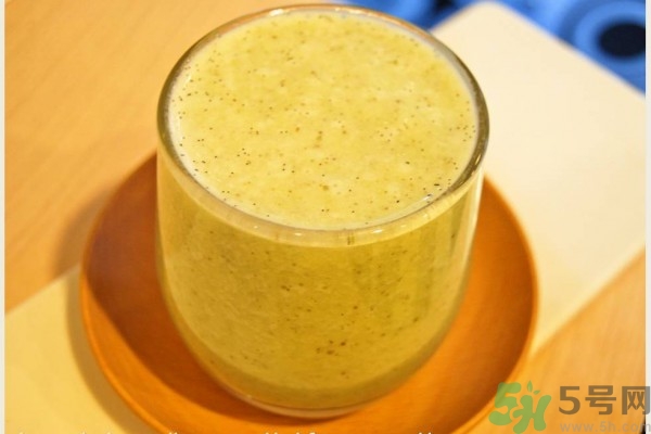 香瓜里面有紅點能吃嗎？香瓜瓤里面有紅點還能吃嗎？