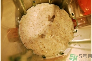 香瓜里面有紅點能吃嗎？香瓜瓤里面有紅點還能吃嗎？