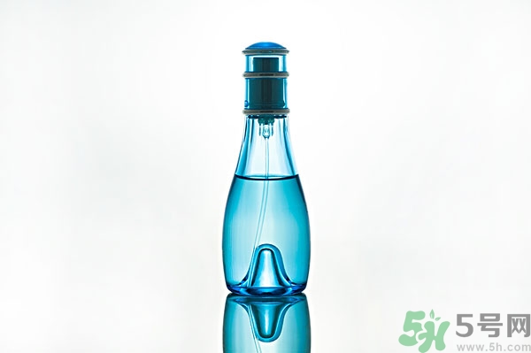 香水過敏了怎么辦？噴香水對(duì)身體有害嗎？