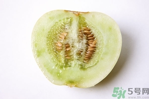 香瓜里面有紅點(diǎn)能吃嗎？香瓜瓤里面有紅點(diǎn)還能吃嗎？