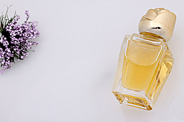 香水的前調(diào)中調(diào)后調(diào)是什么意思？香水前味中味后味啥意思？