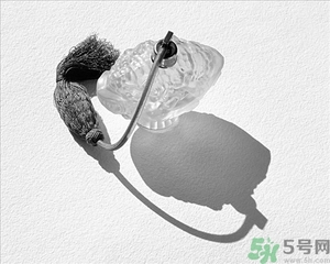 香水過(guò)敏了怎么辦？噴香水對(duì)身體有害嗎？